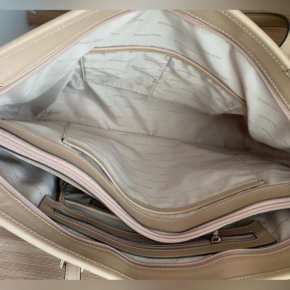 MICHAEL KORS JET SET TRAVEL MULTIFUNCTION LEATHER SHOULDER TOTE BAG CAMEL - Picture 11 of 13